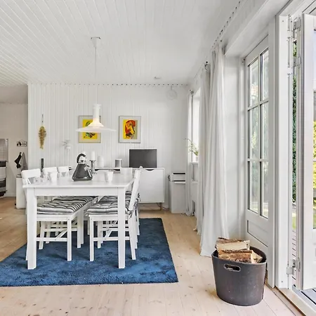 Two-bedroom Pet Friendly In بيت للعطل