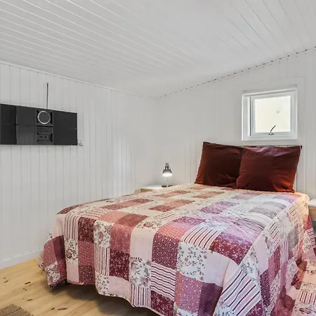 Two-bedroom Pet Friendly In بيت للعطل