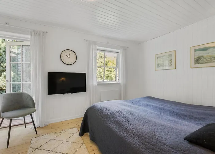 Two-bedroom Pet Friendly In Holiday home Holbaek